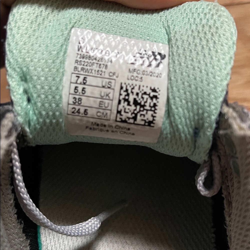 New Balance Women’s Navy and Tan Sneakers - Picture 7 of 7